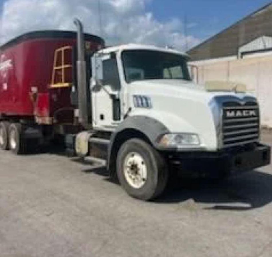 Used 2015 Mack Granite GU813