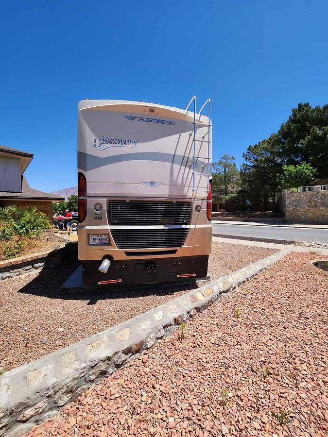 Used 2006 Fleetwood Discovery 39V