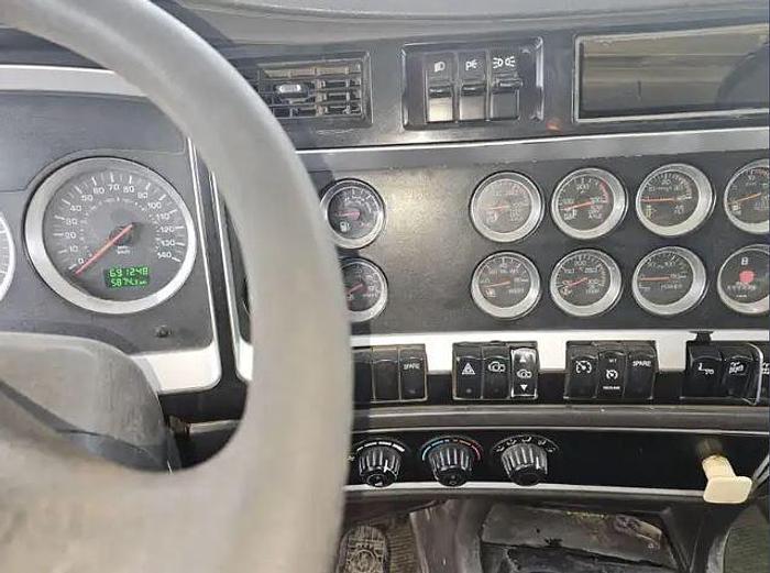 Used 2008 KENWORTH T800 Bay Lynx Multicat 8X4 Stone Spreader