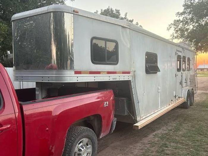Used 2004 Kiefer Genesis Horse Trailer with Living Quarters