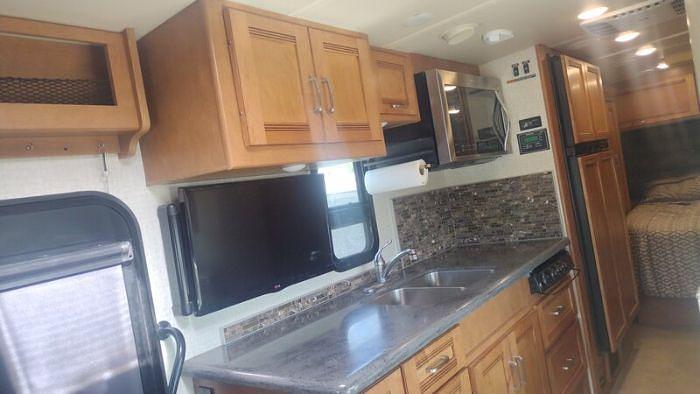 Used 2016 Itasca Cambria 27K