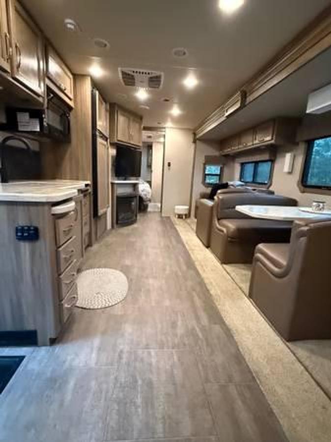 Used 2018 Jayco Seneca 37K