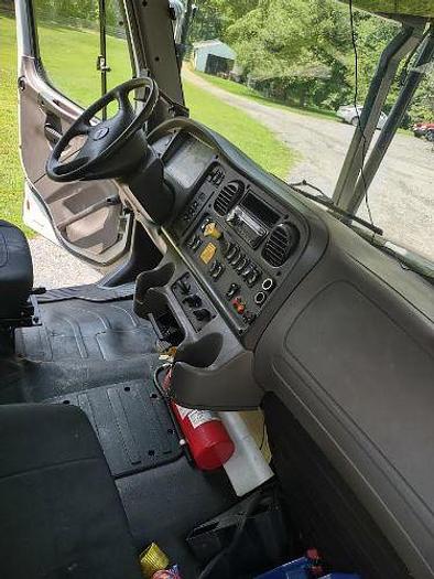 Used 2017 Freightliner M2 4 Car Rollback