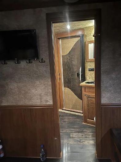 Used 2014 Elite 3 Horse Slant Load