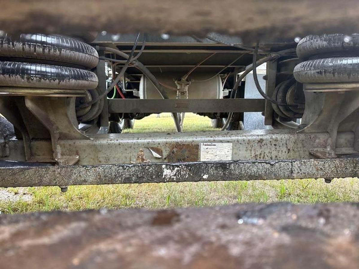 Used 2011 Polar Quad axle asphalt trailer