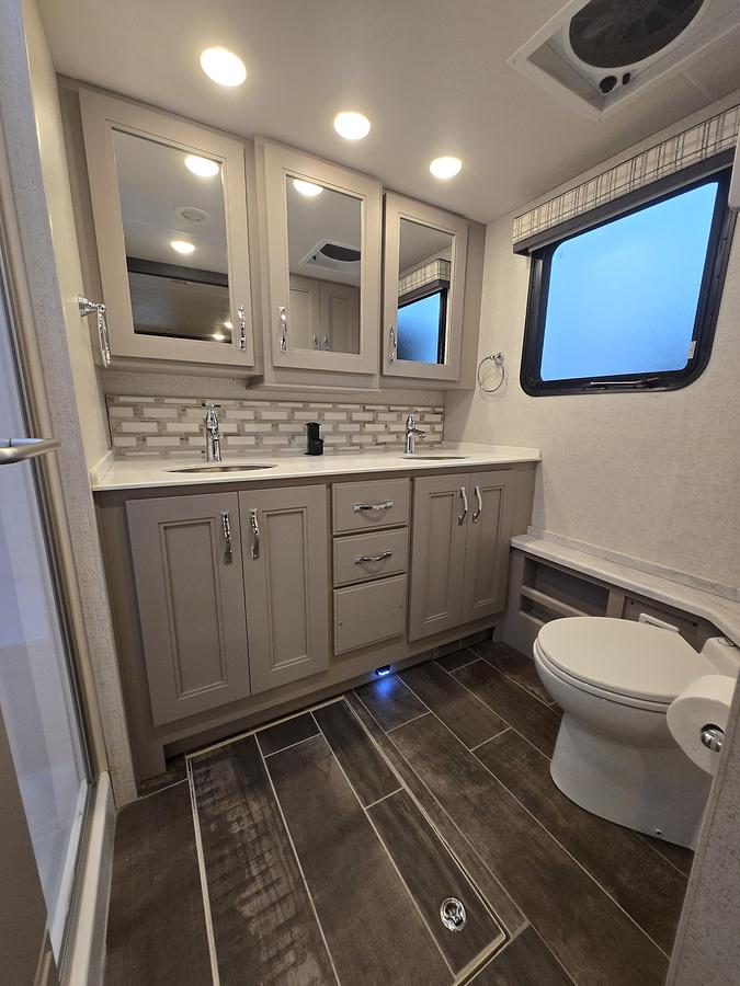 Used 2024 Thor Motorcoach Aria 4000