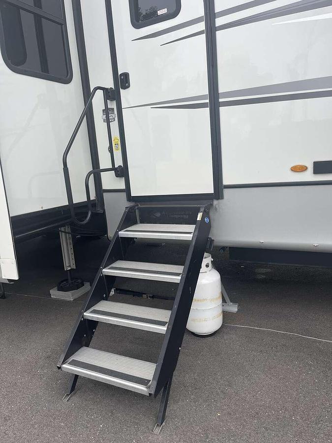 Used 2022 Keystone Montana 3761FL