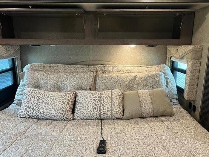 Used 2018 Winnebago Sightseer