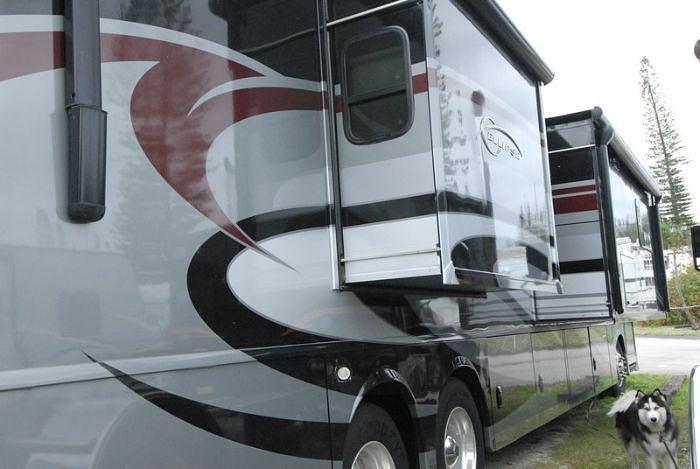 Used 2015 Winnebago Ellipse 42QD