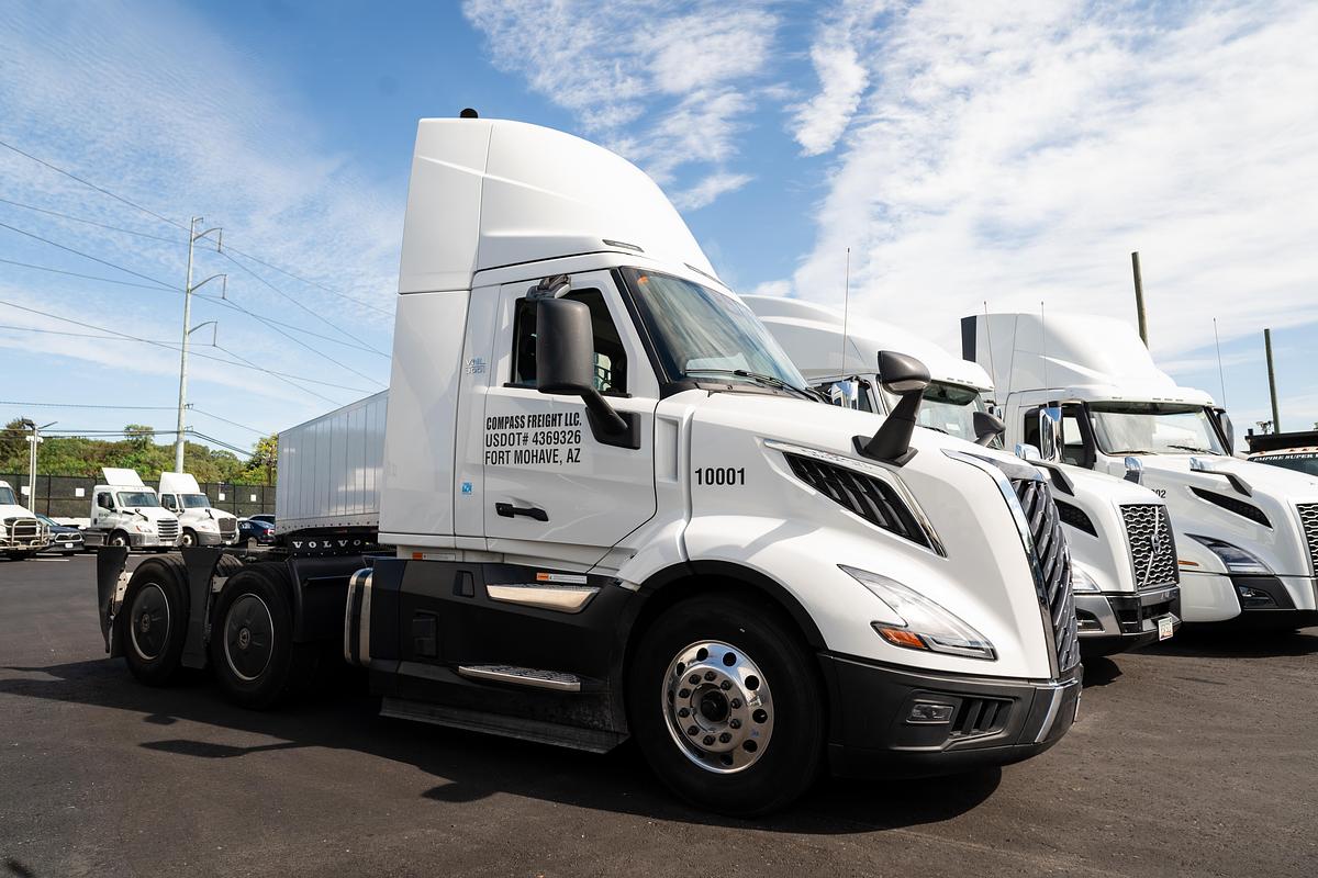 Used 2025 Volvo 300 Day Cab Semi Truck