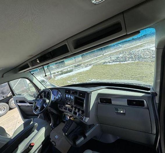Used 2022 KENWORTH T880S