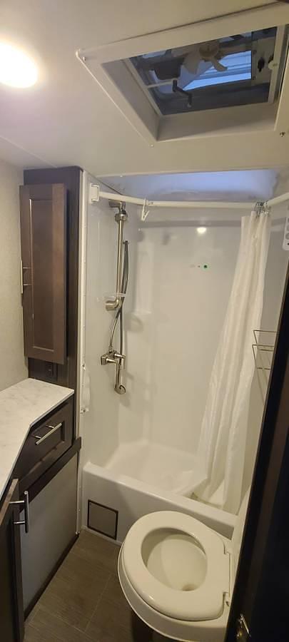 Used 2021 Adventurer Eagle Cap 1165