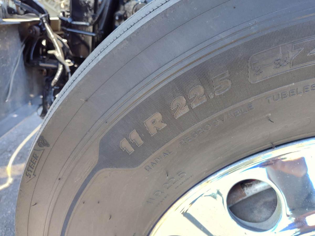 Used 2015 Peterbilt 389 Sleeper Semi Truck