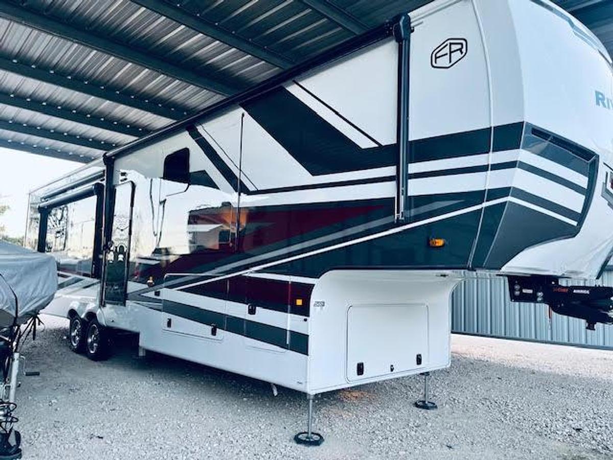 Used 2025 Forest River Riverstone Legacy 39RKFB