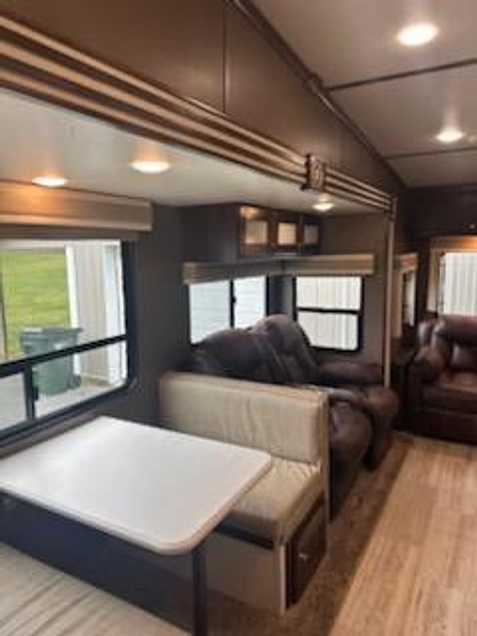 Used 2019 Vanleigh PineCrest 305RLP