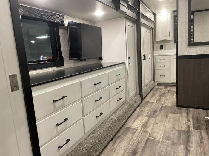 Used 2023 Crossroads Redwood RW4200FL