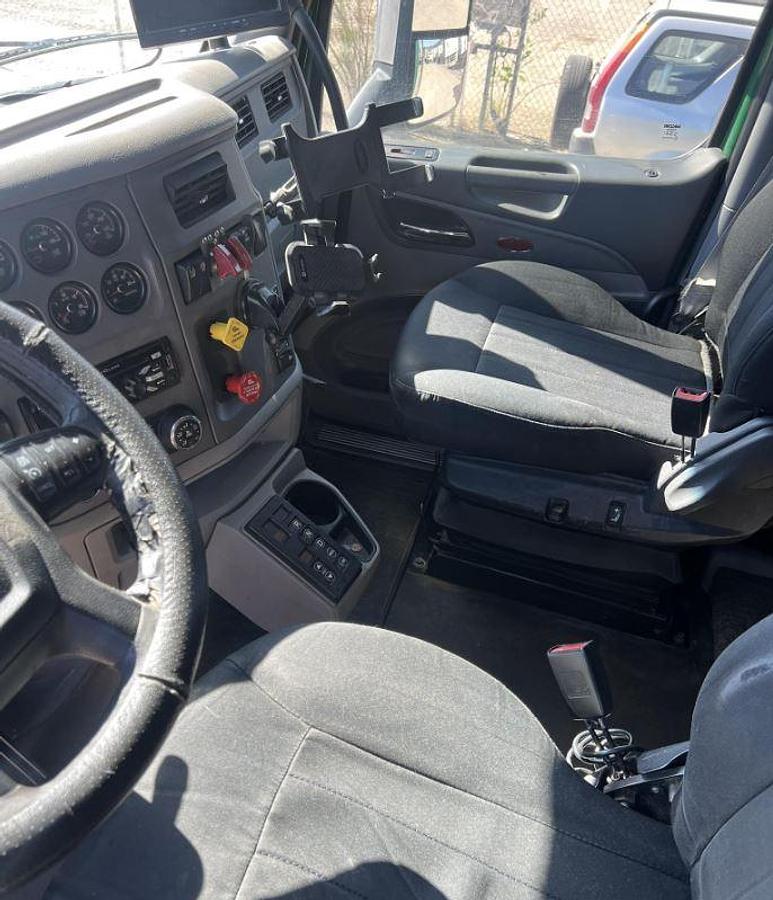 Used 2015 Peterbilt 579