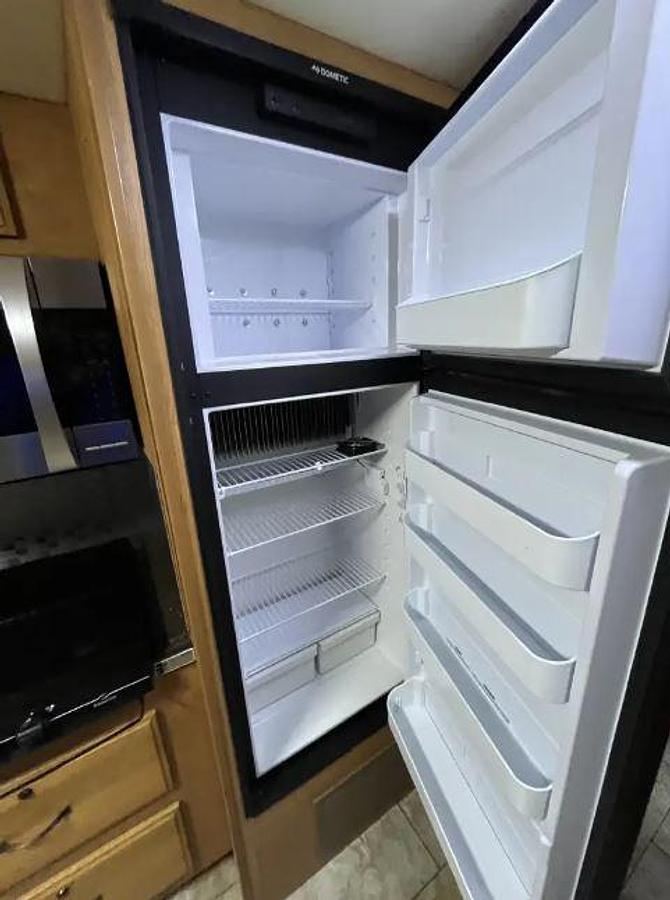 Used 2008 Coachmen Cross Country 382DS Class A Motorhome