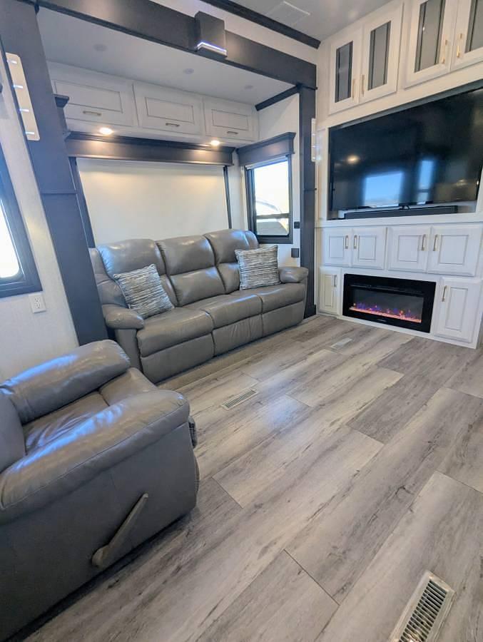 Used 2021 DRV Mobile Suites 41RKDB4