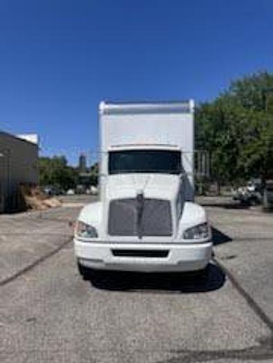 Used 2019 KENWORTH T270 Box Truck