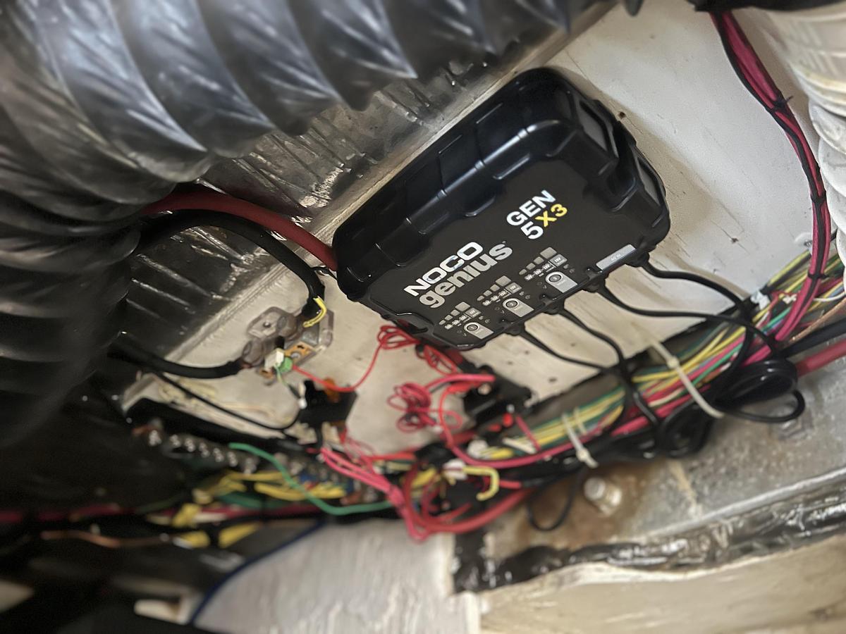 Used 2004 Maxum 3100 SE with Trailer