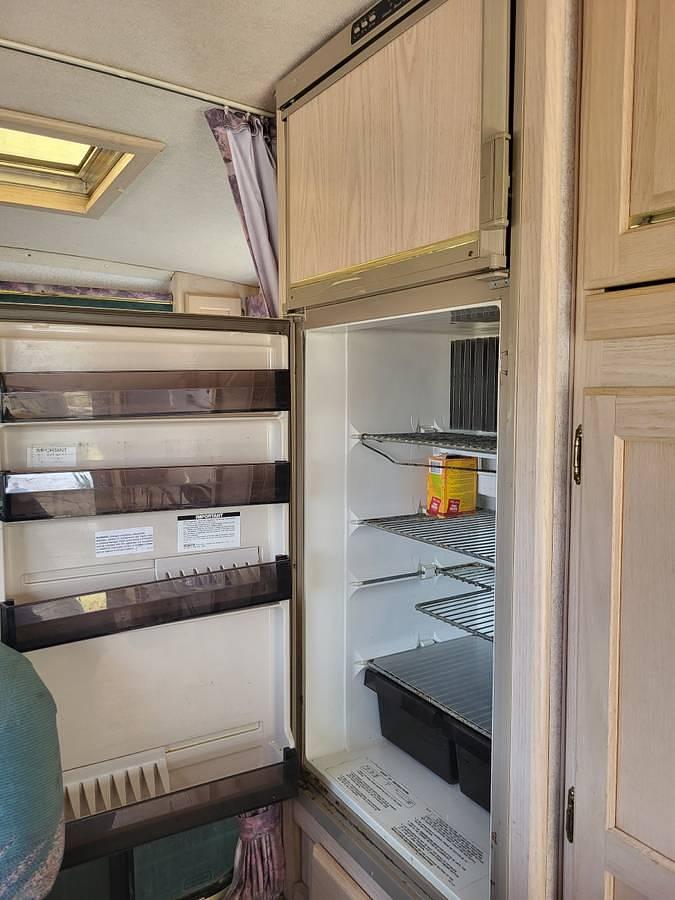 Used 1996 Bigfoot 2500 10’ Pickup Camper