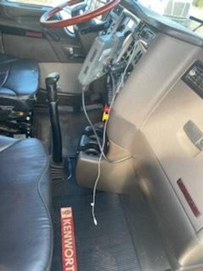 Used 2012 Kenworth T800 Sleeper Truck