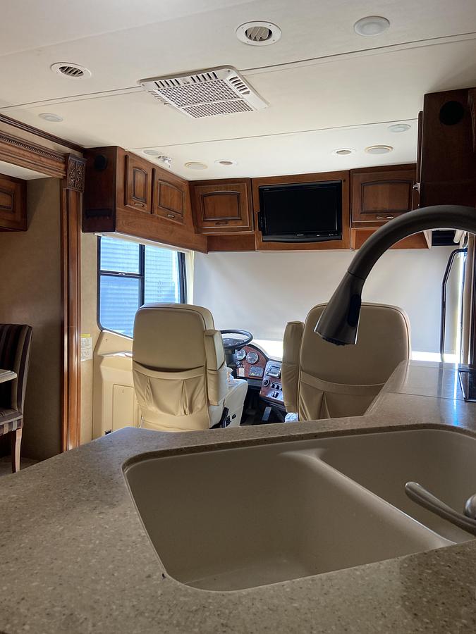 Used 2011 Monaco Camelot 43PKQ Class A Motorhome