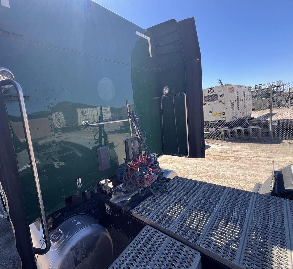 Used 2015 Peterbilt 579