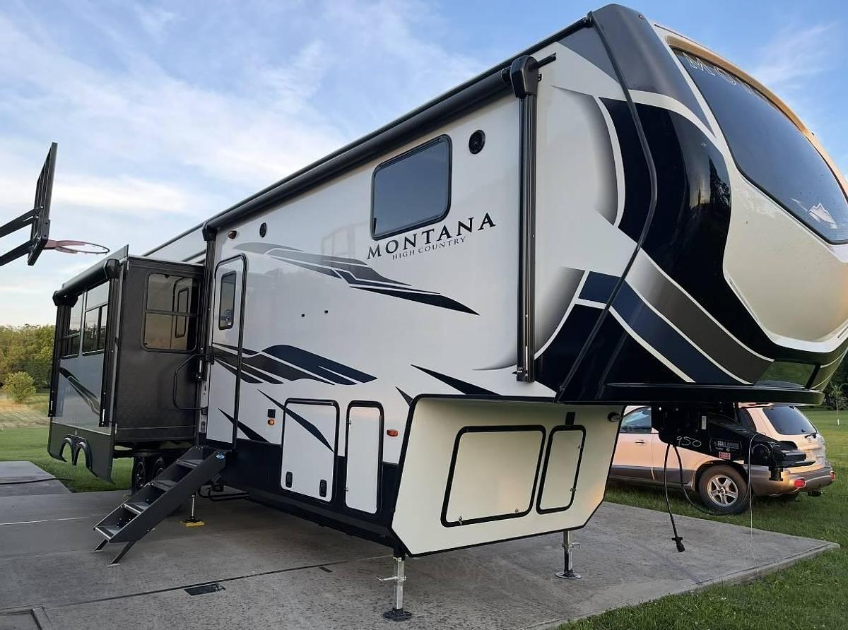 Used 2021 Keystone Montana High Country 351BH Fifth Wheel