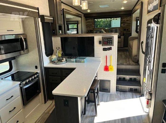 Used 2022 Crossroads Cruiser CR3841FL