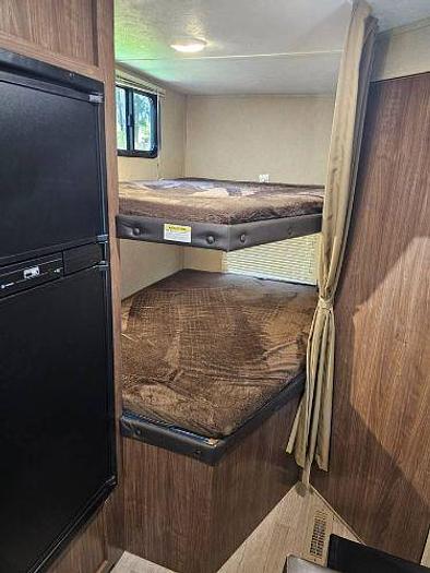 Used 2018 Coleman 215BH 23' Travel Trailer