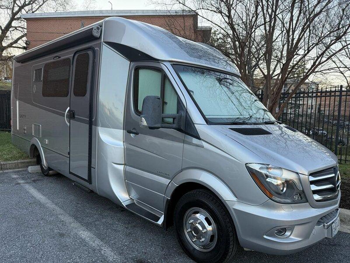 Used 2019 Leisure Travel Vans Unity U24mb
