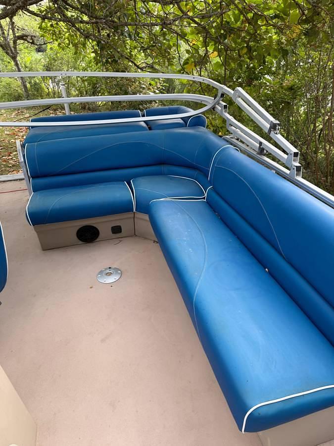 Used 2014 Sun Catcher G3 Pontoon – Yamaha 90 HP 4-Stroke – 500 Hours – Trolling Motor