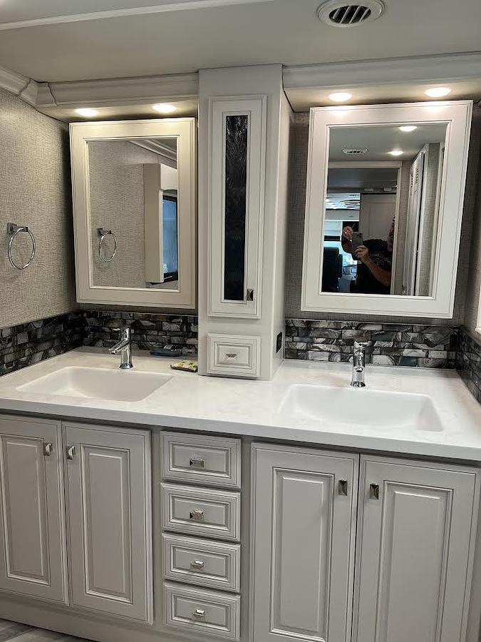 Used 2022 Fleetwood Discovery LXE 40M Class A Motorhome