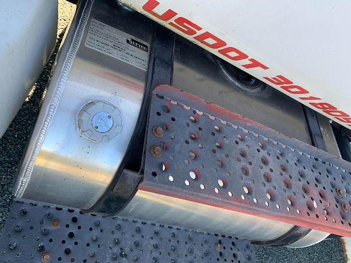 Used 2011 Ford Super Duty F-750 Straight Frame Crane Truck