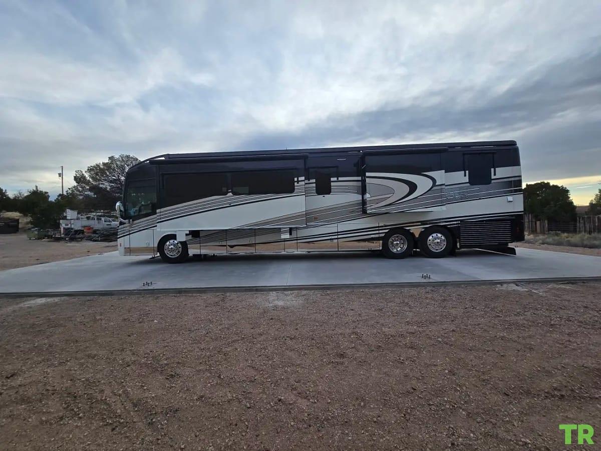 Used  2017 Winnebago Grand Tour 45RL