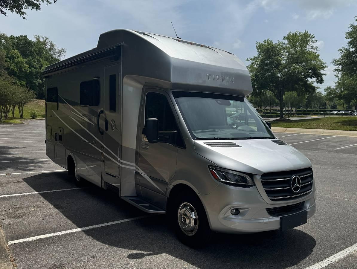 Used 2023 Tiffin Wayfarer 25tW