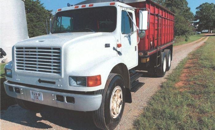 Used 1995 INTERNATIONAL 4900 Grain Truck
