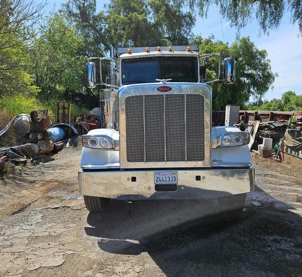 Used 2022 Peterbilt 389 Dump Truck