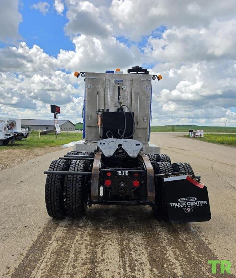 Used 2020 Freightliner Coronado 122SD