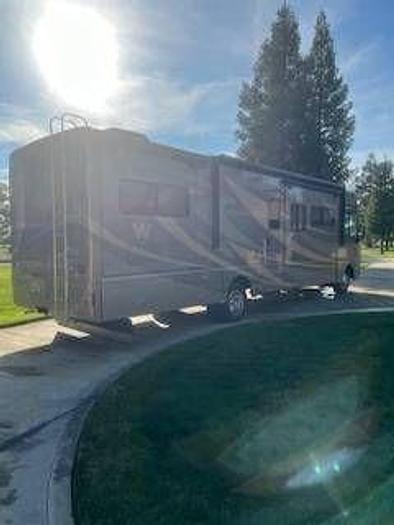Used 2010 Winnebago Sightseer 33C