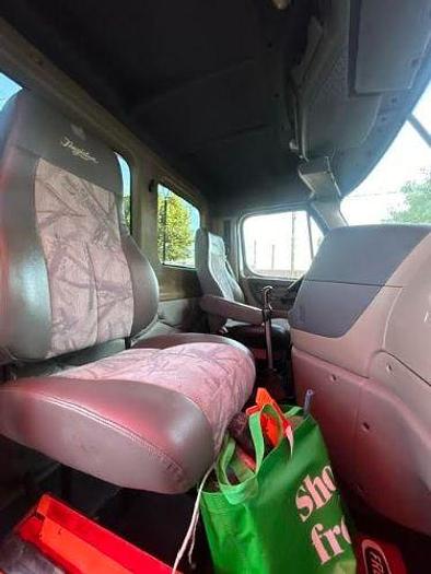 Used 2009 Freightliner Cascadia 125