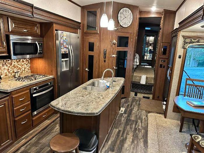 Used 2016 Jayco Pinnacle 36FBTS