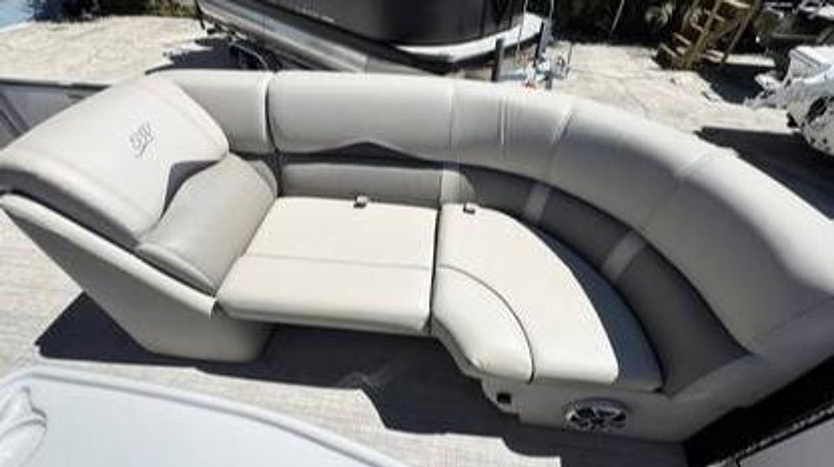 Used 2022 Tritoon Silver Wave 2210 JS