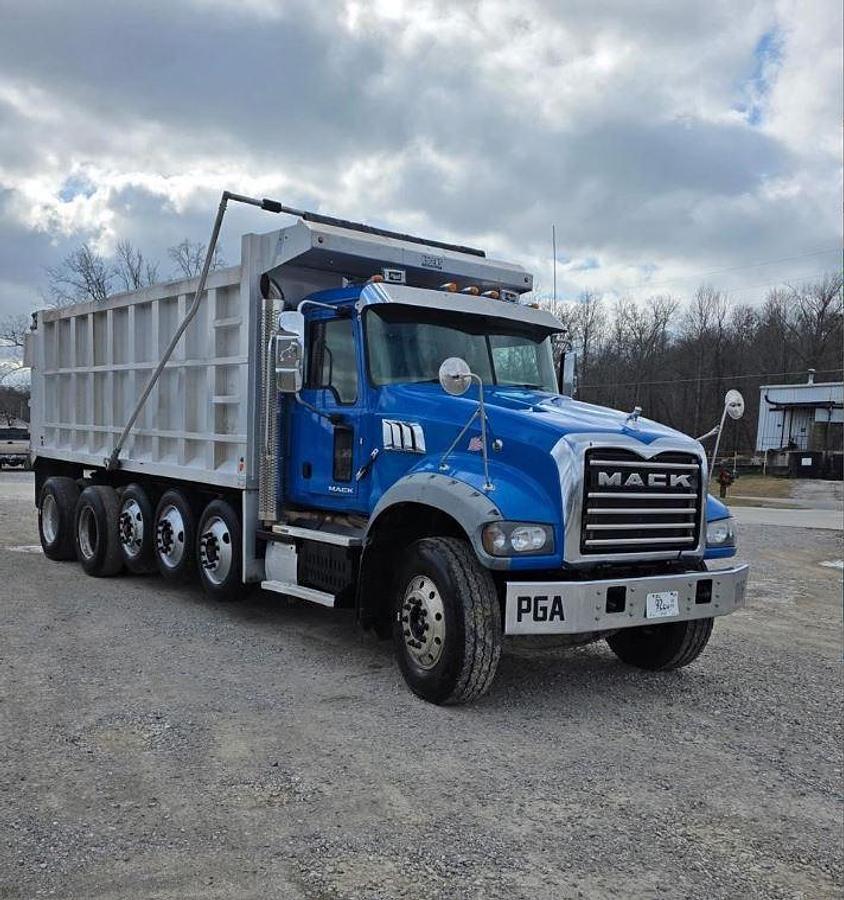 Used 2017 Mack Granite GU713