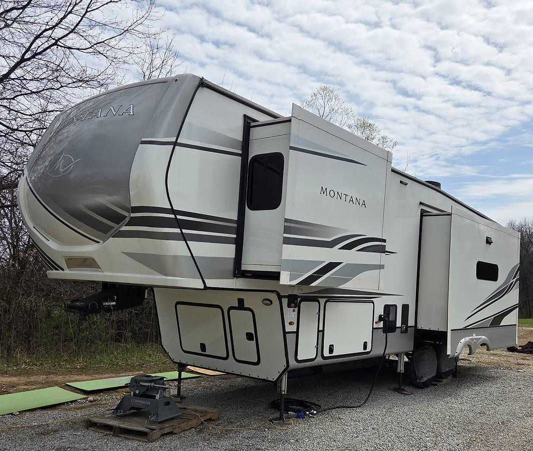 Used 2023 Keystone Montana 3123RL