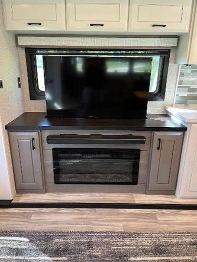 Used 2024 Jayco Pinnacle 36KPTS