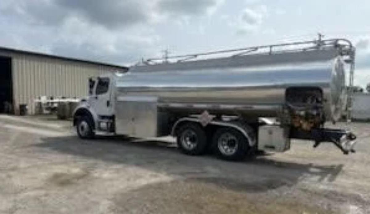 Used 2015 Freightliner Business Class M2 106