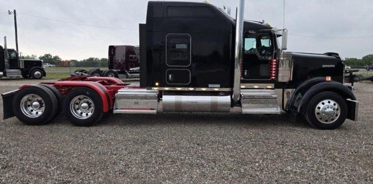 Used 2021 Kenworth W900